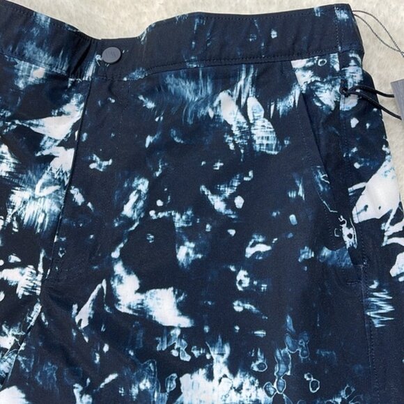 VRST Men's 5" Resort Short - Picture 7 of 12